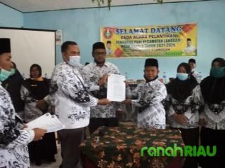 Ketua PGRI Pelalawan resmi lantik PGRI Cabang Langgam